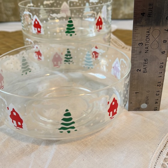 Three Decorative Christmas Holiday themed clear plastic bowl - Picture 6 of 6